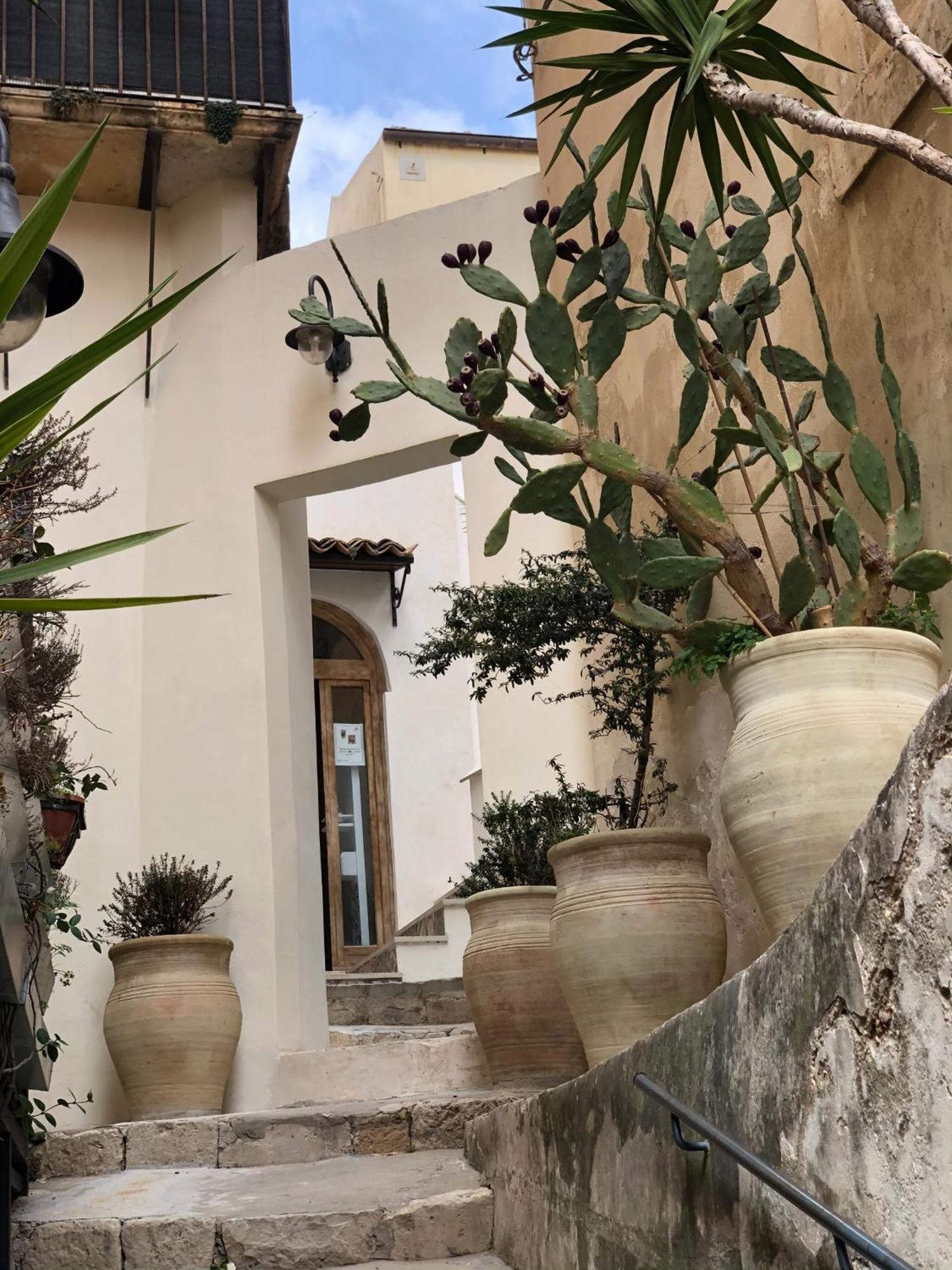 Room 55 Noto Bagian luar foto